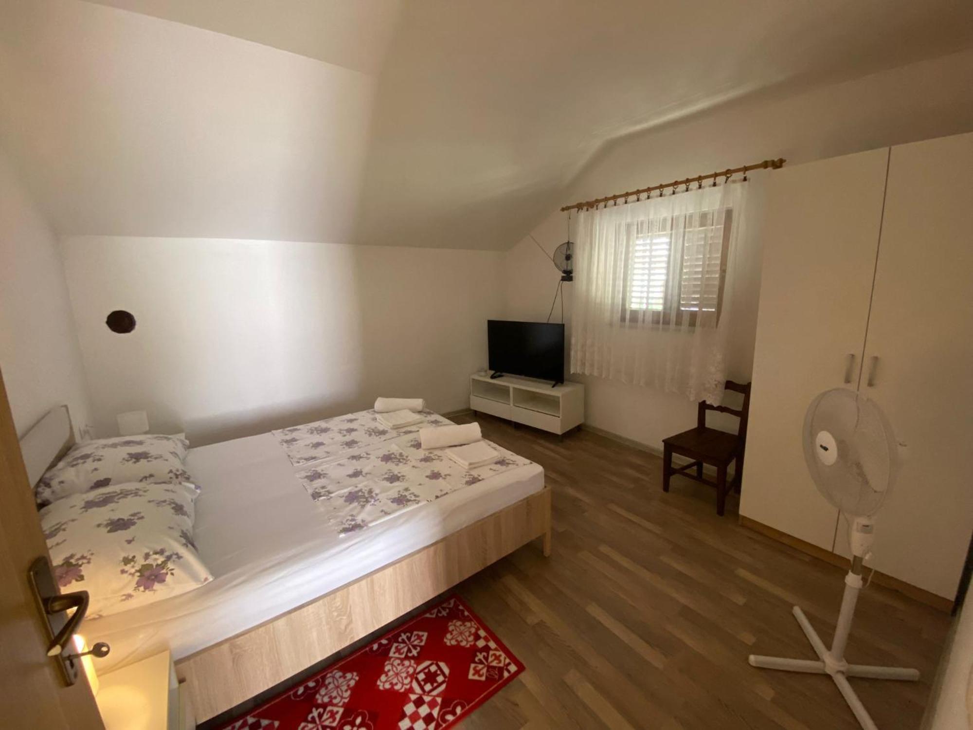Apartmani Anka Gornji Karin Exterior foto