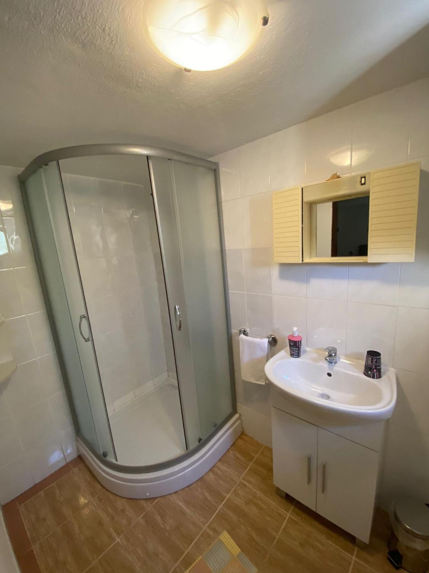 Apartmani Anka Gornji Karin Exterior foto